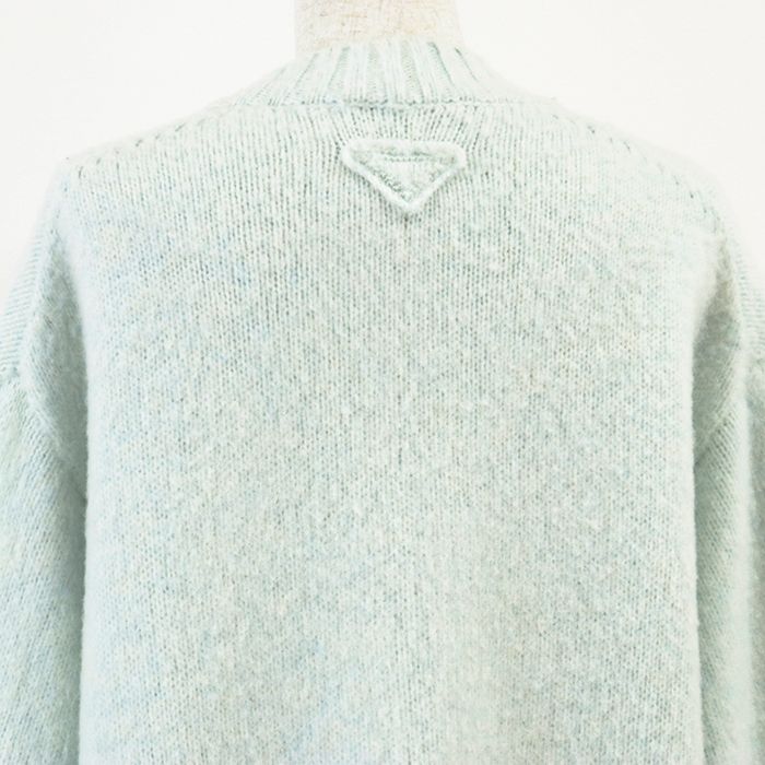 【美品】PRADA プラダ ニット サイズ 40 レディース カーディガン シャギーニット トライアングルロゴ ビジューボタン シフォンライニング 24AW トップス ハンガー付属 サックスブルー 青 イタリア製 PRADA - 【美品】PRADA プラダ ニット サイズ 40 レディース