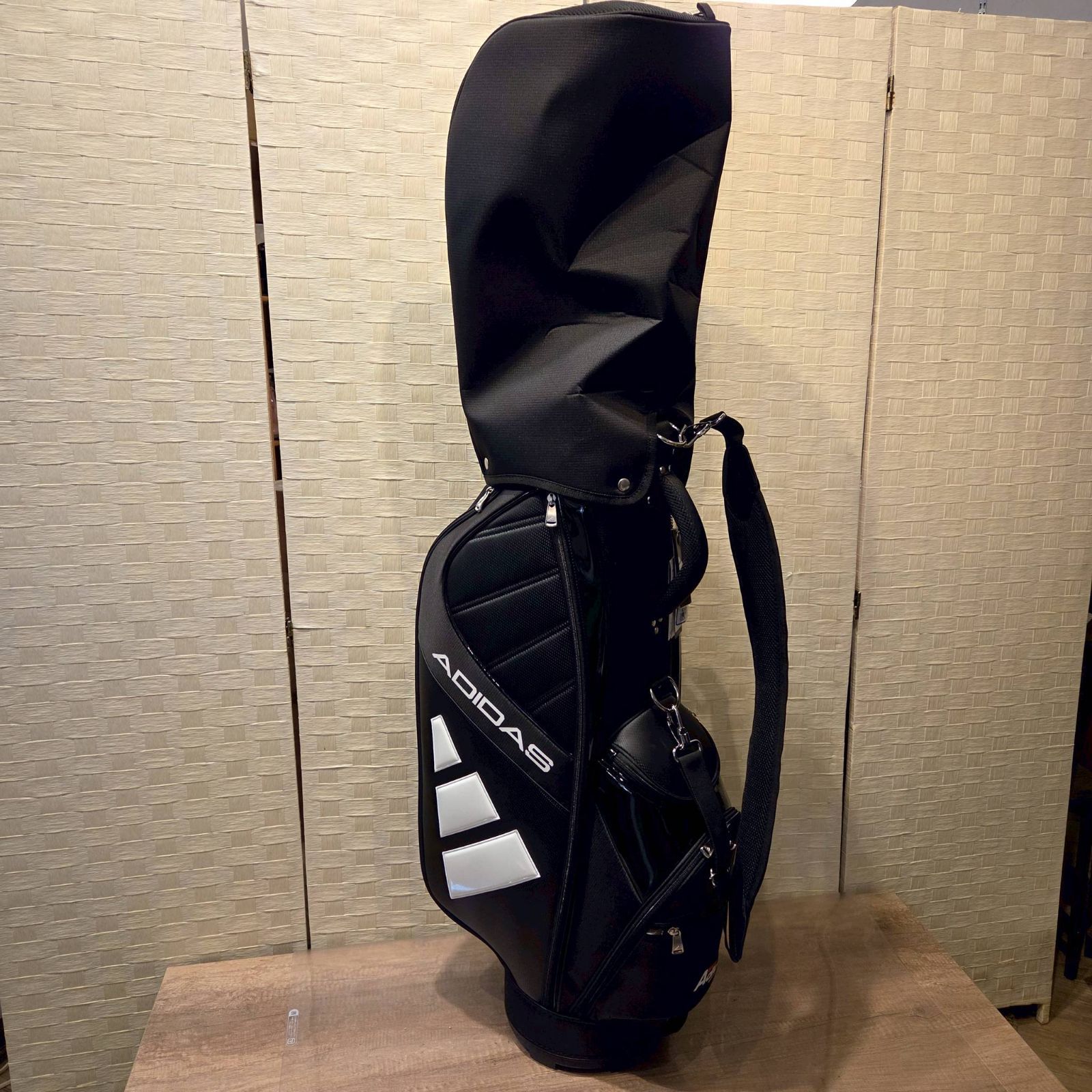 新品・未使用品】adidas アディダス 軽量 パフォーマンス メンズ 