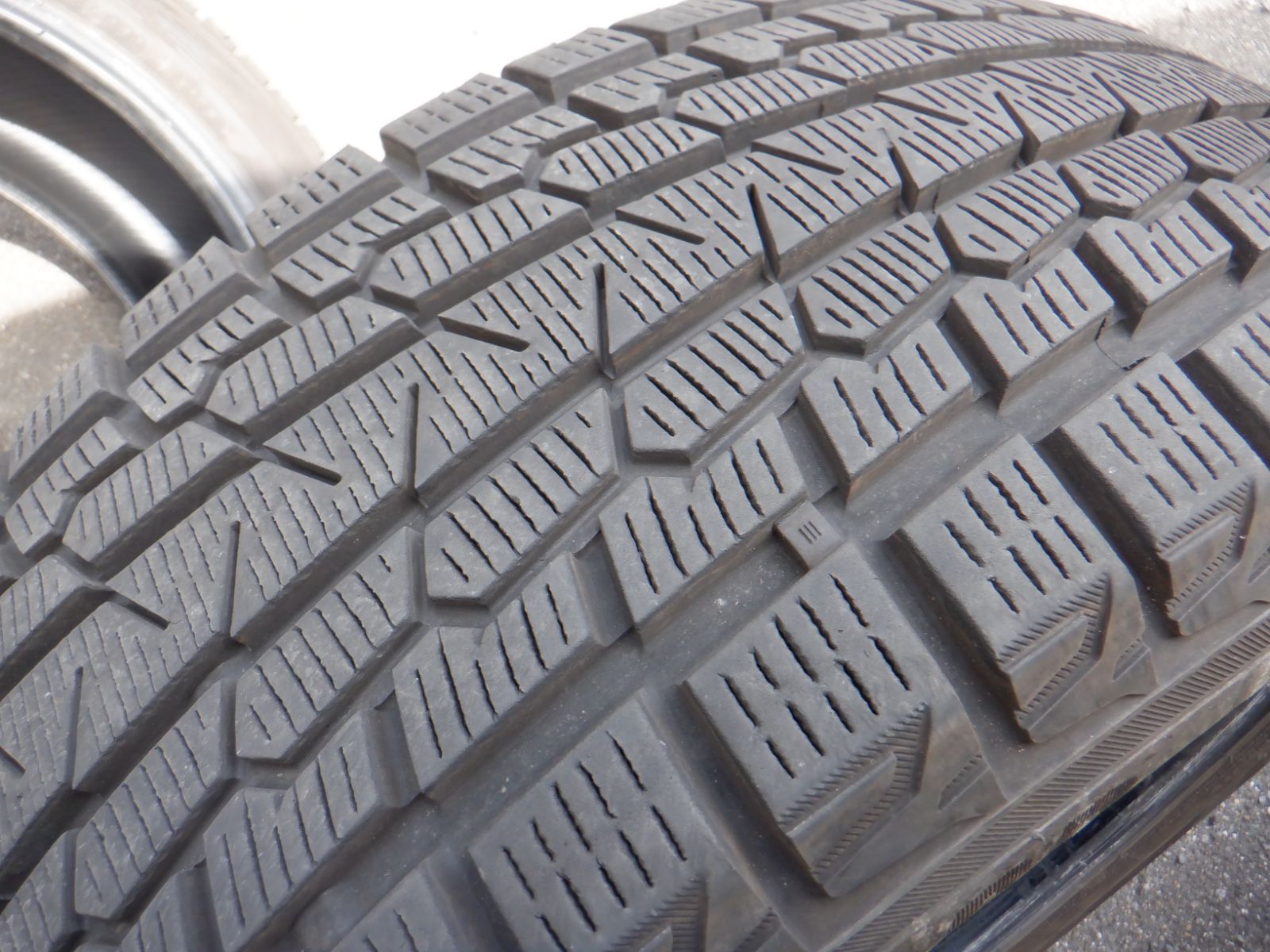中古バリ山 225/55R18 ヨコハマ アイスガードG075 2023年製 4本 