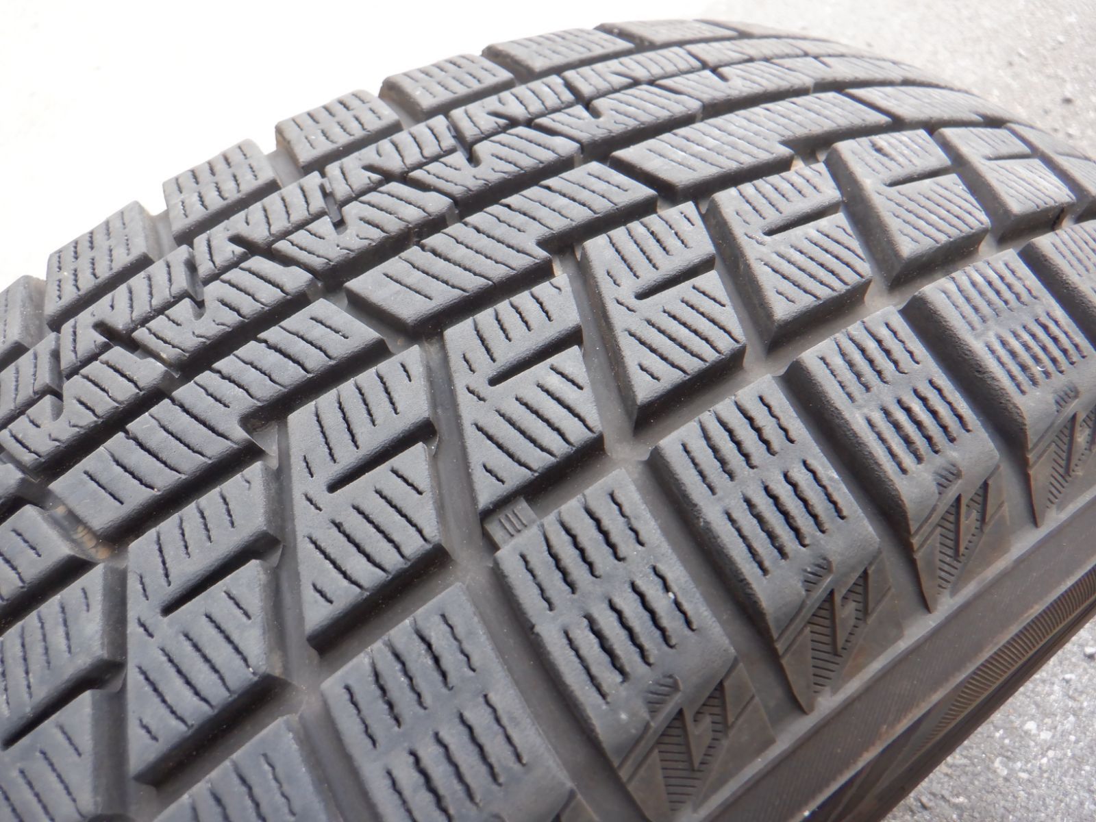 中古バリ山 185/60R15スタッドレス ヨコハマ アイスガードiG60（アイス 