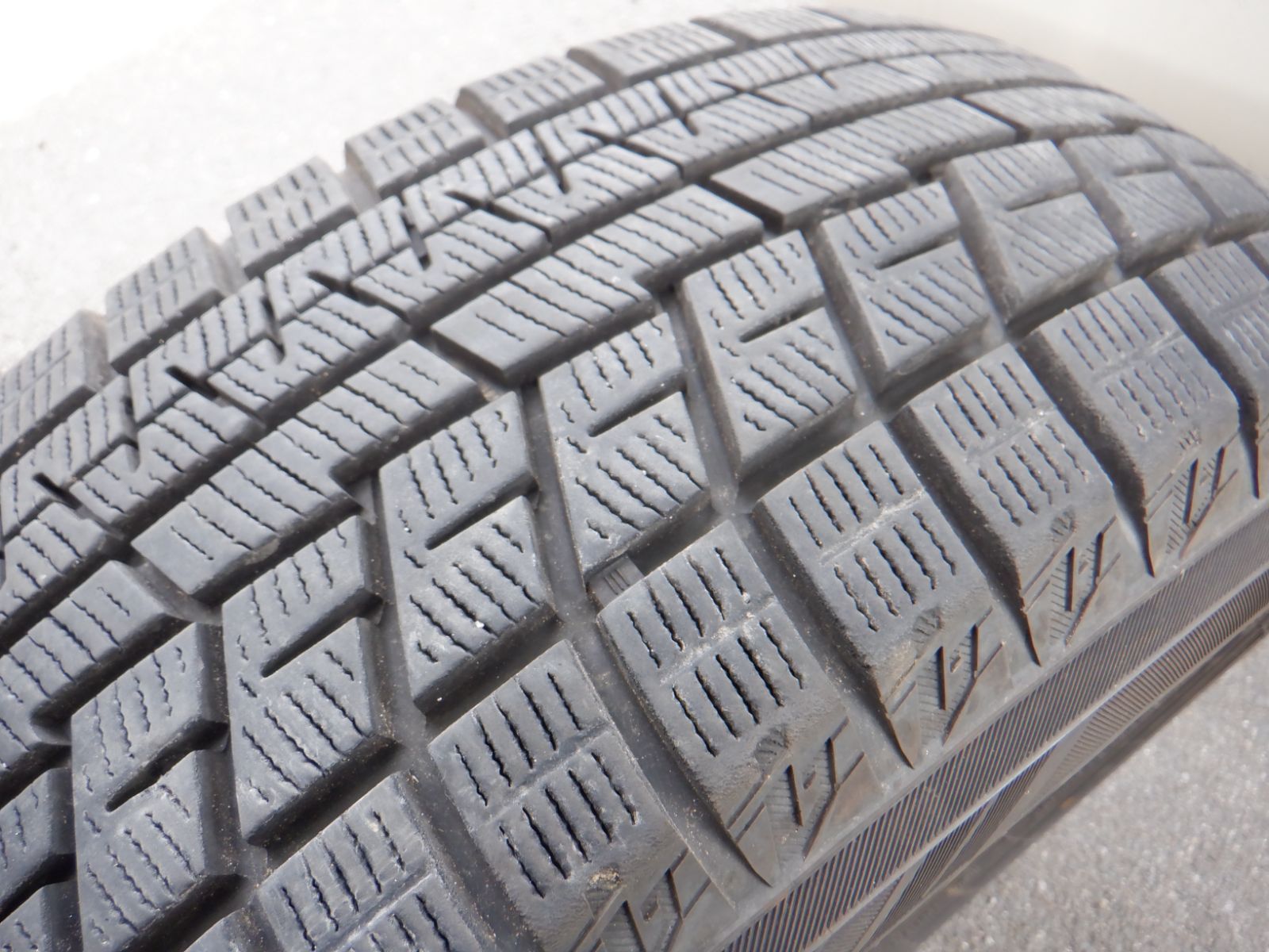 中古バリ山 185/60R15スタッドレス ヨコハマ アイスガードiG60（アイス 