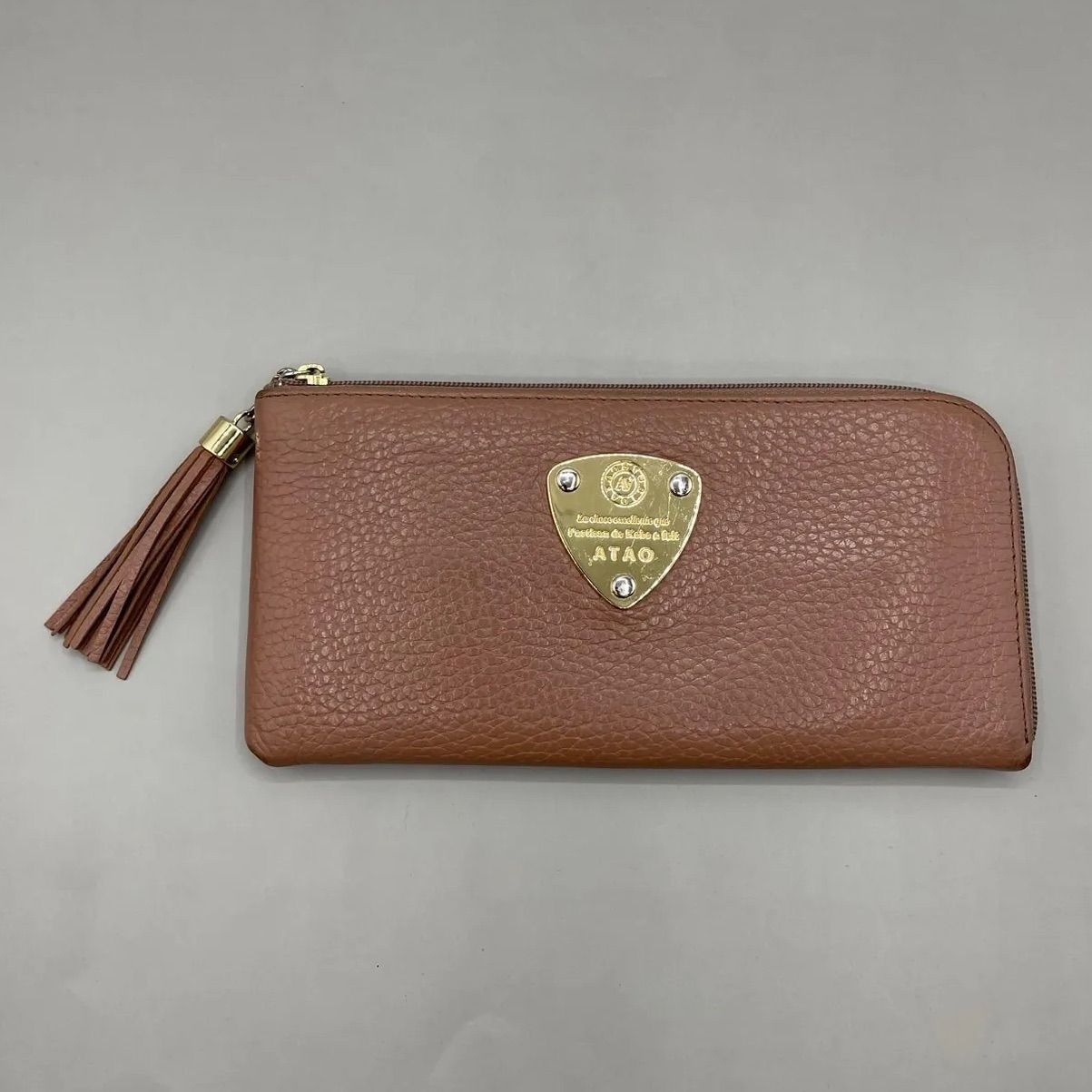 美品 ATAO アタオ 長財布 L字ファスナー ロゴ ゴールド金具 レザー 