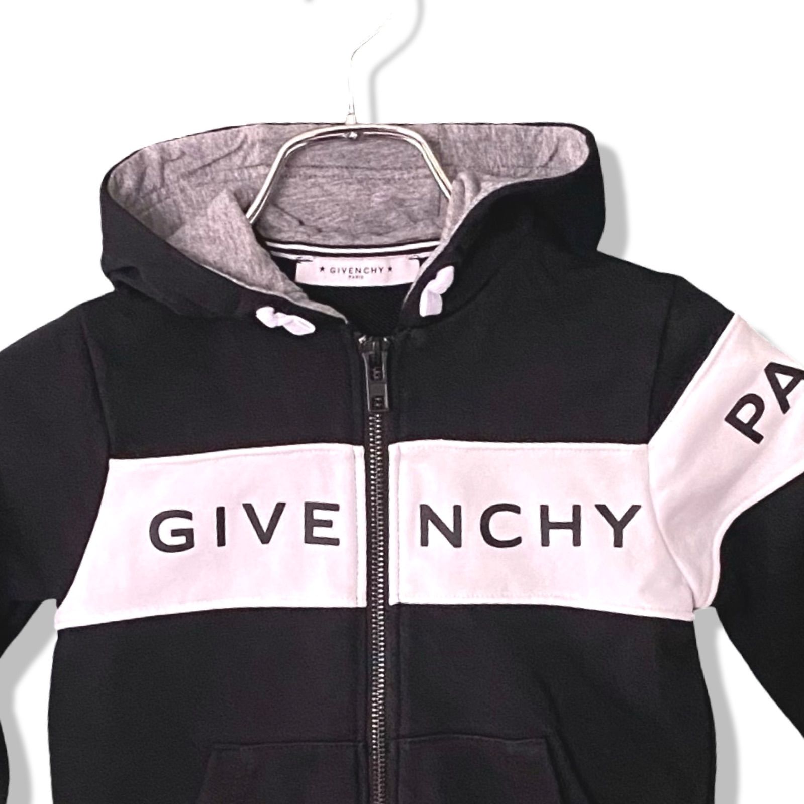 【新品未使用】GIVENCHY KIDS☆ジバンシー キッズ☆ロゴフードパーカー 新品未使用】GIVENCHY KIDS☆ジバンシー キッズ☆ロゴフードパーカー