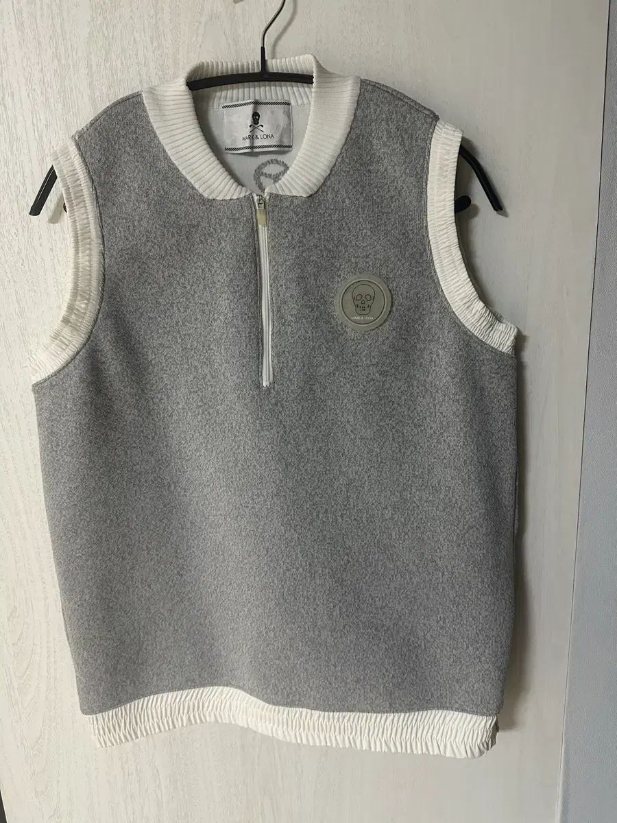新品❤️MARK&LONA グレー クルーネックセーター 【公式通販】