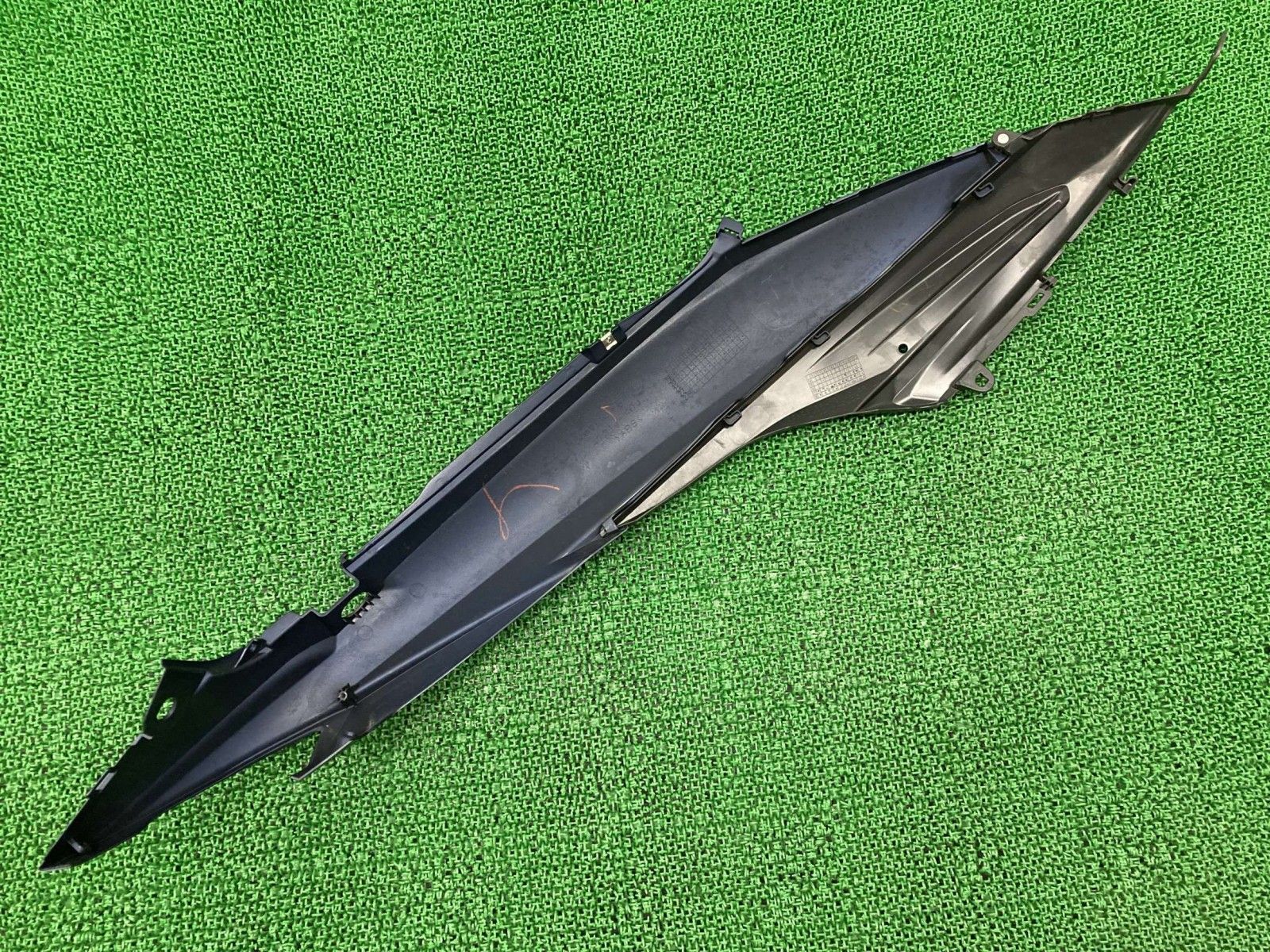 アドレス110 シートカウル 左 紺 40J スズキ 純正 中古 CE47A マットネイビー サイドカウル サイドカバー コケキズ無し yW アドレス110 シートカウル 左 紺 40J スズキ 純正 中古 CE47A マット