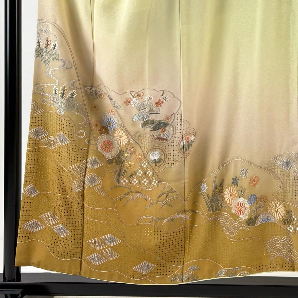 訪問着 身丈153cm 裄丈66cm M 袷 菊 入子菱 刺繍 ぼかし 薄黄 正絹 秀