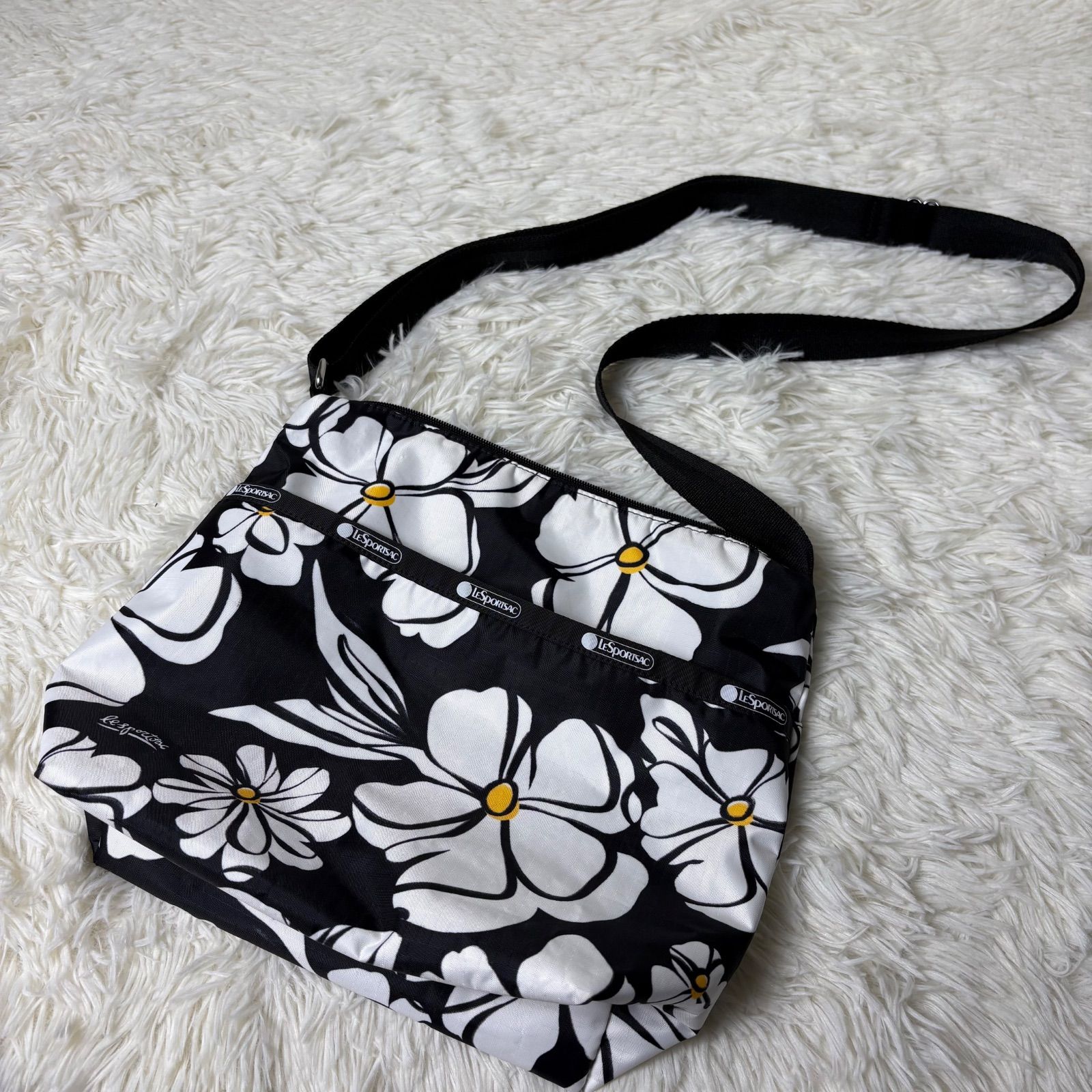 美品】レスポートサック LeSportsac ショルダーバッグ 花柄 モノトーン 