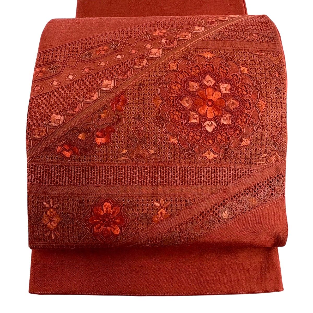 美品】 袋帯 秀品 紬地 関西仕立て 華文 草花 刺繍 茜色 お太鼓柄 正絹 