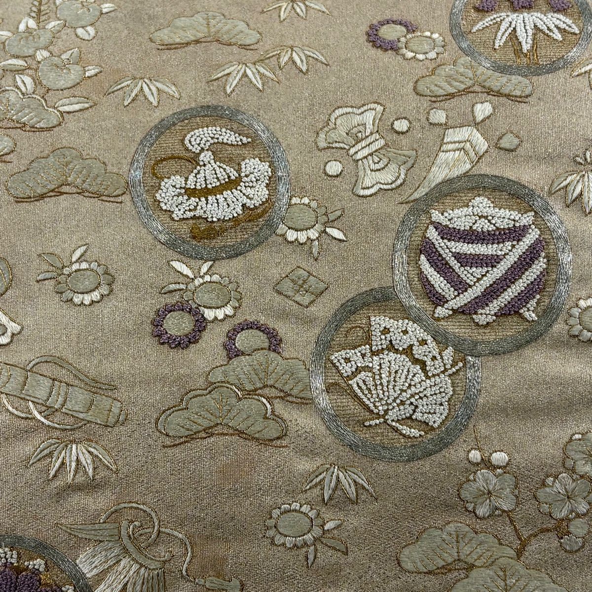 袋帯 秀品 宝尽くし 松竹梅 刺繍 金糸 ベージュ お太鼓柄 正絹 【中古 