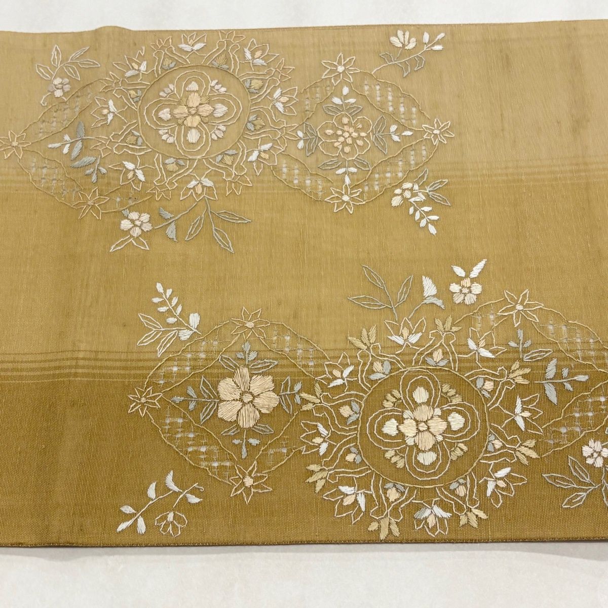 袋帯 秀品 夏帯 紬地 華文 草花 刺繍 黄土色 お太鼓柄 正絹 【中古 