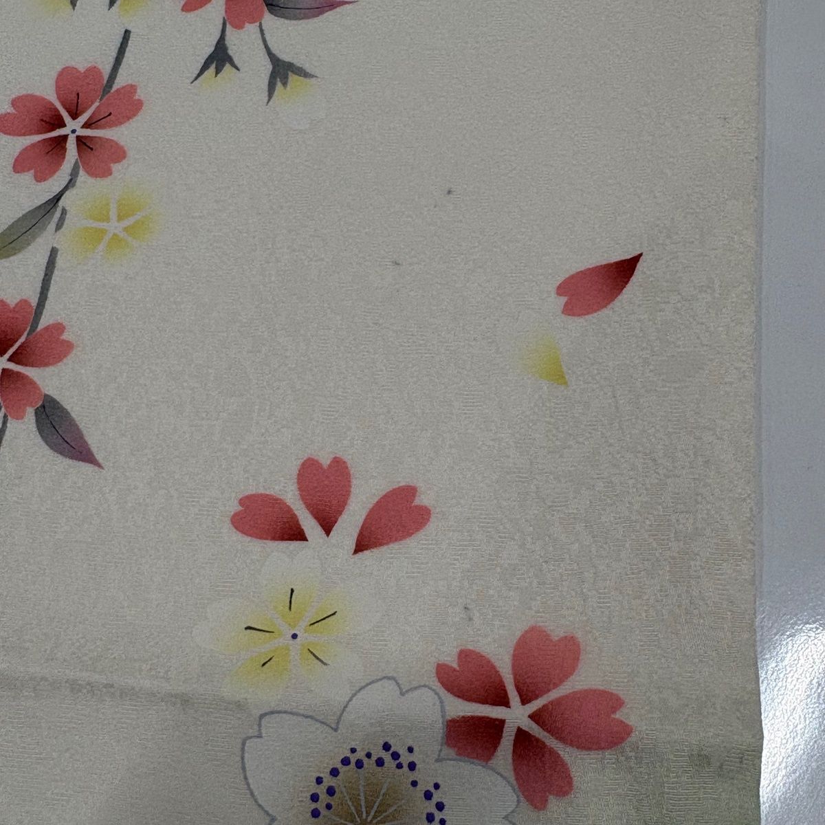 振袖 美品 名品 鈴乃屋 桜 桜の花びら 金彩 ぼかし 赤紫 袷 振袖 身丈156cm 裄丈65cm M 袷 鈴乃屋 鶴 桜 金糸 金彩 赤茶 正絹 秀品