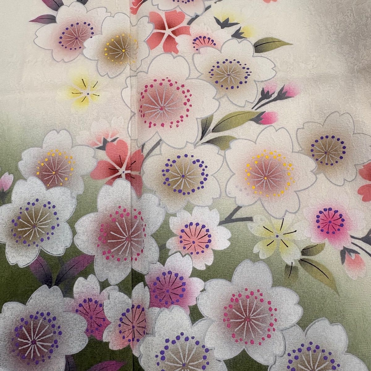 振袖 美品 名品 鈴乃屋 桜 桜の花びら 金彩 ぼかし 赤紫 袷 鈴乃屋 振袖｜バイセルオンライン 中古・リサイクル着物【公式】通販サイト