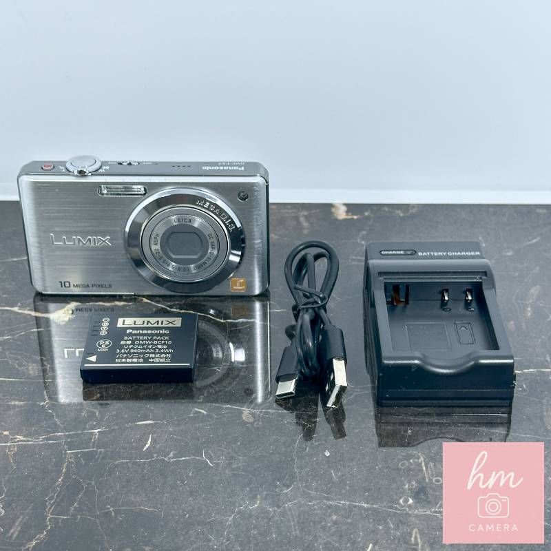 カメラ 【美品】Panasonic LUMIX DMC-FS7 シルバー コンパクトデジタル