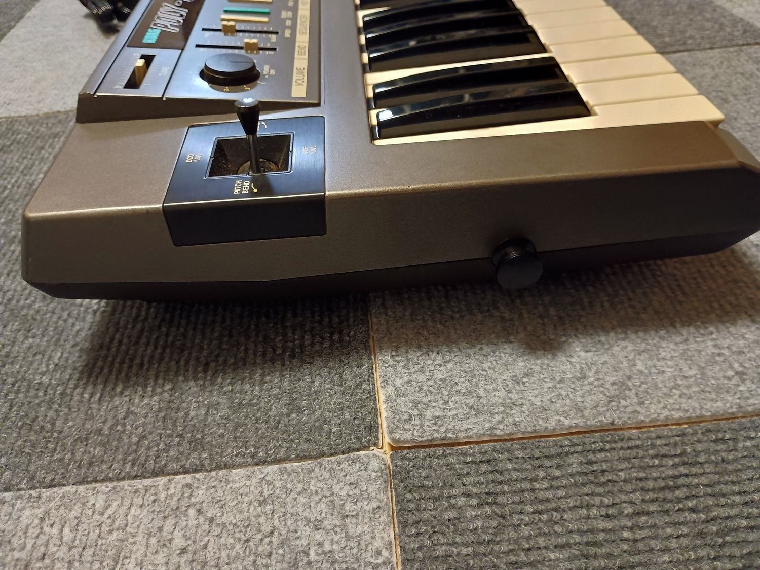 整備済・完動品】 KORG POLY-800 バッテリ改造済（アダプター付 