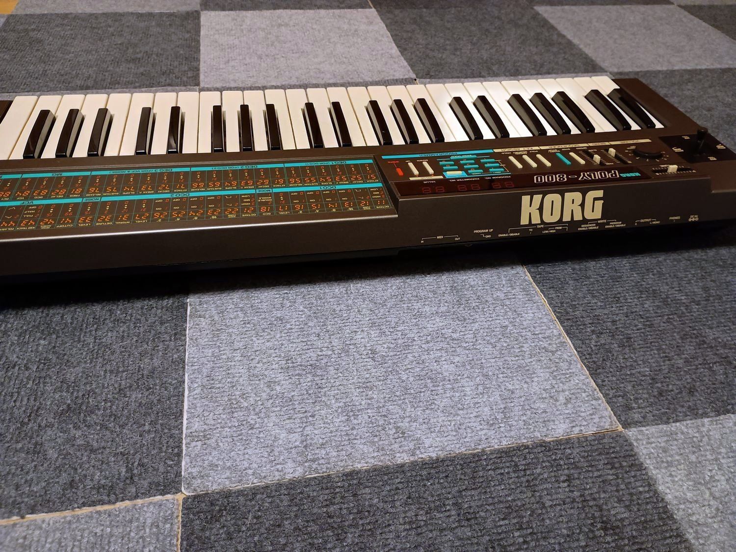 整備済・完動品】 KORG POLY-800 バッテリ改造済（アダプター付 