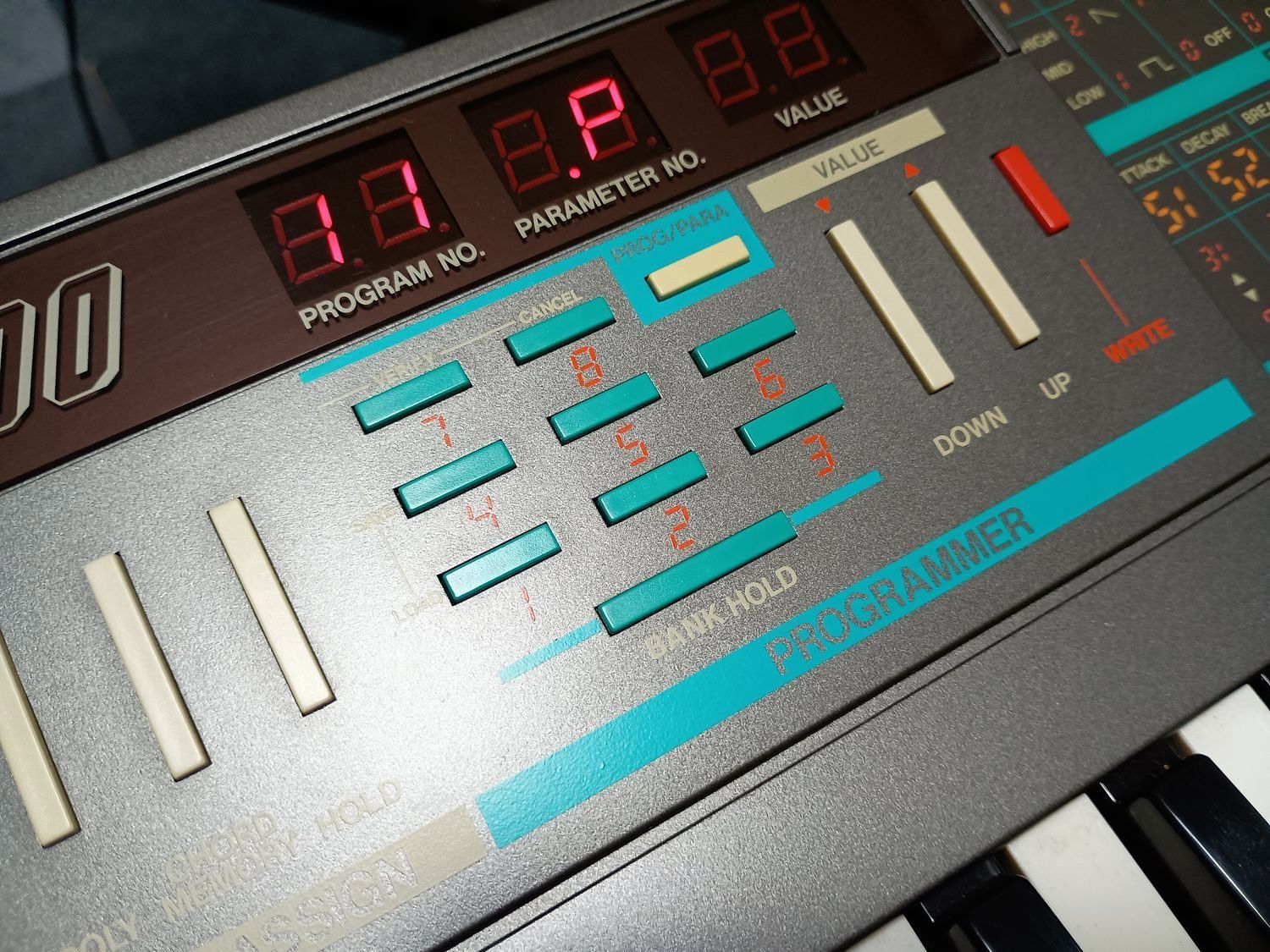 整備済・完動品】 KORG POLY-800 バッテリ改造済（アダプター付 