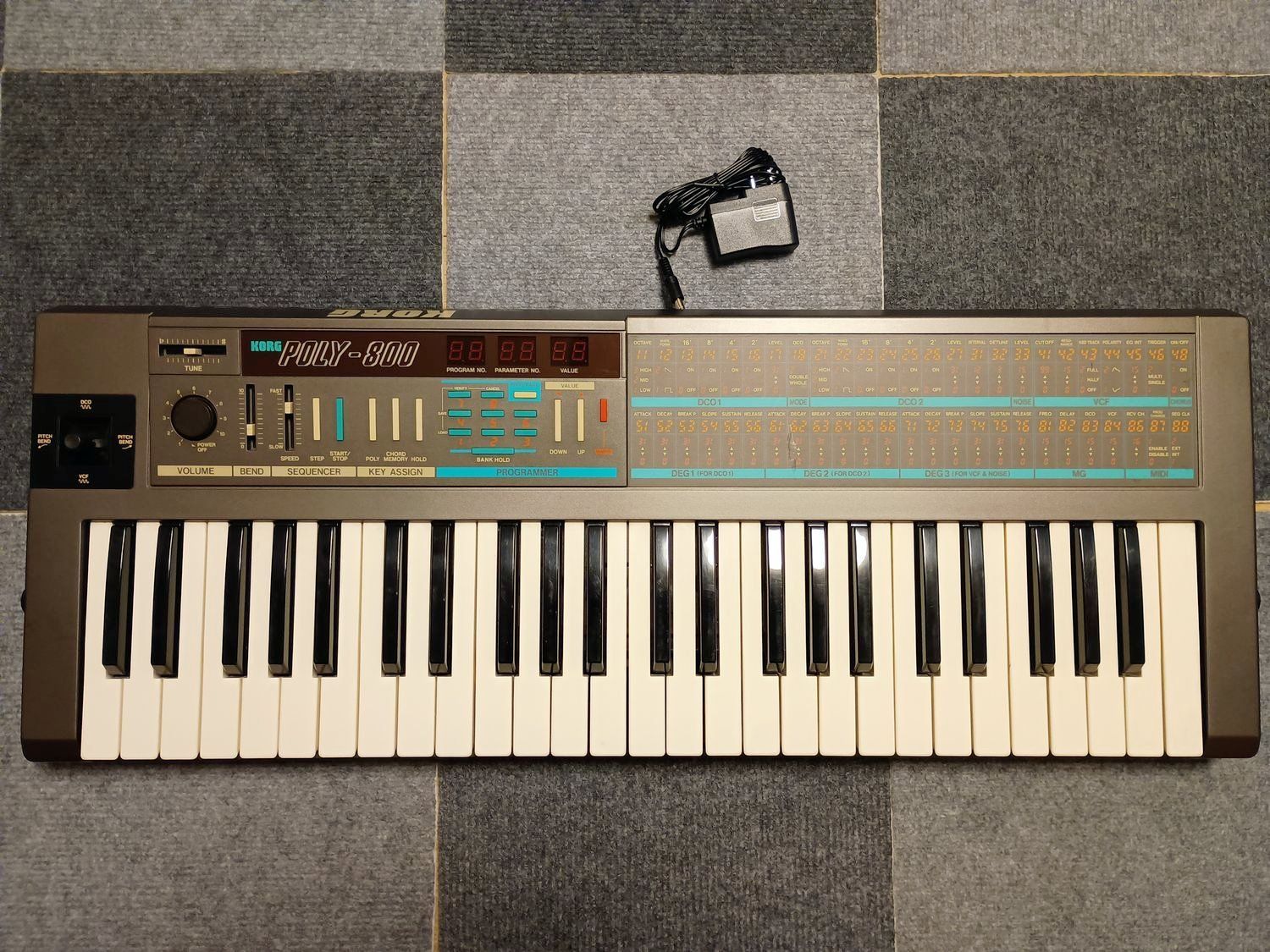 整備済・完動品】 KORG POLY-800 バッテリ改造済（アダプター付 