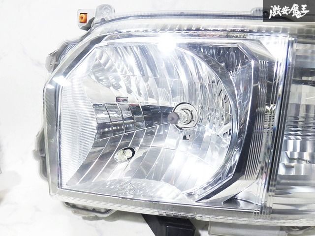☆破損無し☆ トヨタ 純正 200系 ハイエース 4型 5型 6型 7型 ハロゲン 