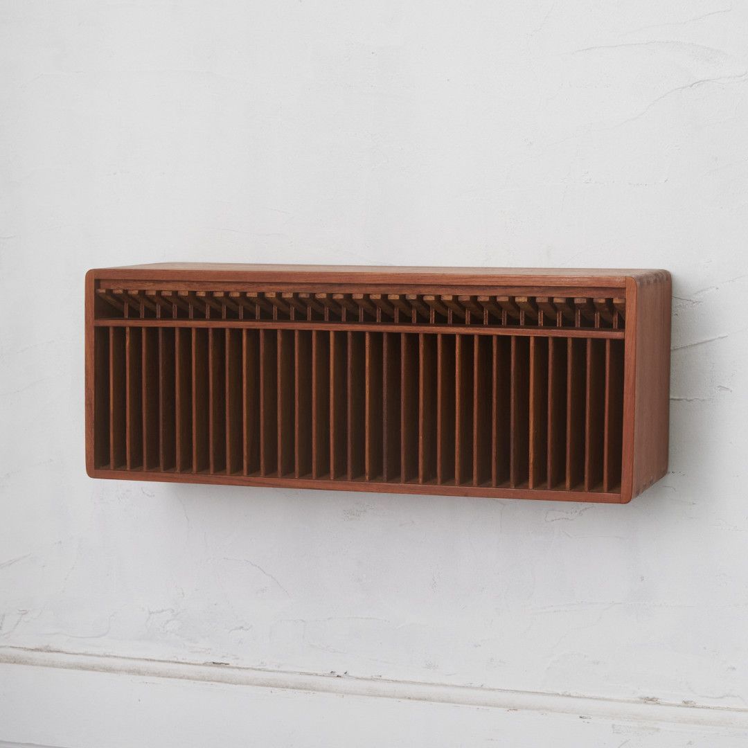 デンマーク KALMAR Designs 壁掛け CDラック チーク 無垢材 WALL CD 収納 収納棚 木製 天然木 ウォールラック 北欧 ヴィンテージ 99490