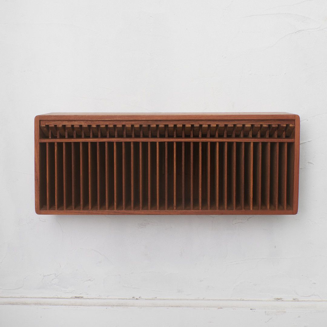デンマーク KALMAR Designs 壁掛け CDラック チーク 無垢材 WALL CD 収納 収納棚 木製 天然木 ウォールラック 北欧 ヴィンテージ 99490