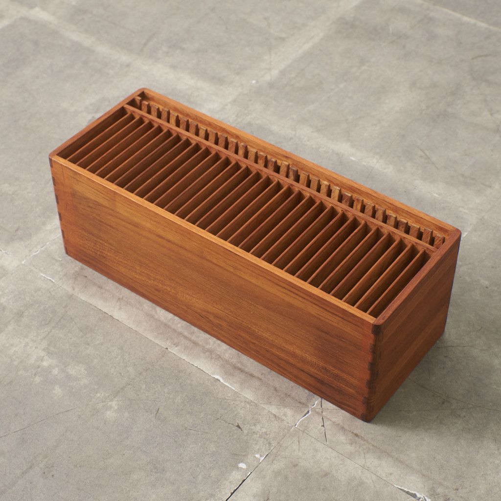 デンマーク KALMAR Designs 壁掛け CDラック チーク 無垢材 WALL CD