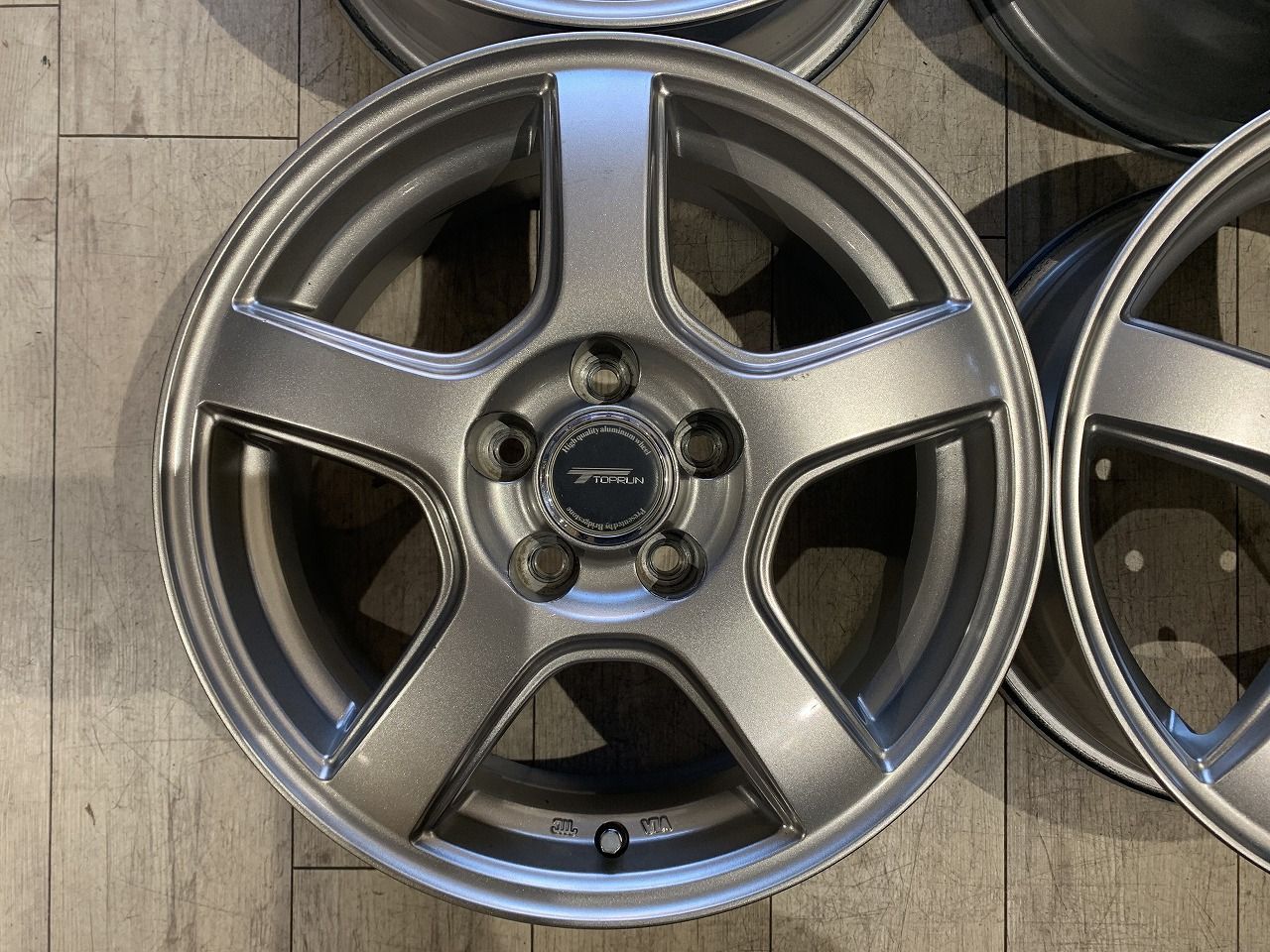2603015】TOPRUN R5 15インチ 6J +45 PCD100 5H 73mm プリウス 