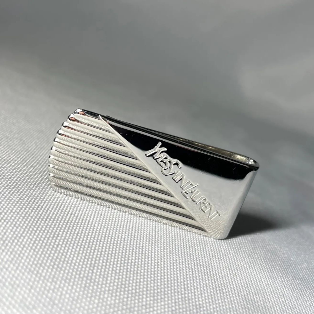 美品 希少 YVES SAINT LAURENT イヴサンローラン ブランドロゴ文字