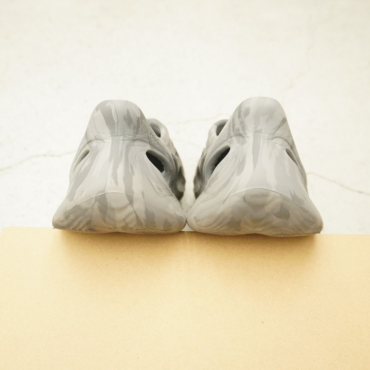美品 国内正規 adidas アディダス IE4931 YEEZY Foam Runner MX 