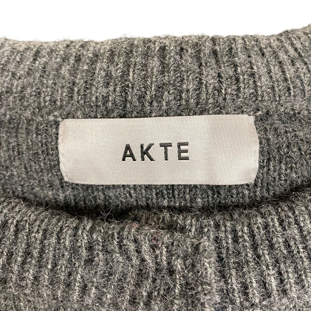 美品 AKTE アクテ ボタンフライ ニットカーディガン サイズＦ グレー レディース 古着 中古 USED 美品 AKTE アクテ ボタンフライ ニットカーディガン サイズF グレー