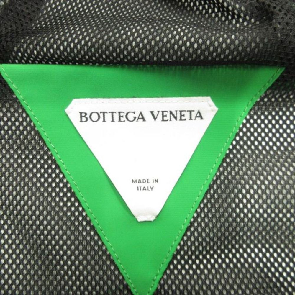 美品 BOTTEGAVENETA ボッテガヴェネタ トライアングルジップ ナイロン パーカー ジャケット ブルゾン 2021年製 M パラキート グリーン メンズ 古着 中古 USED 美品 BOTTEGAVENETA ボッテガヴェネタ トライアングルジップ ナイロン