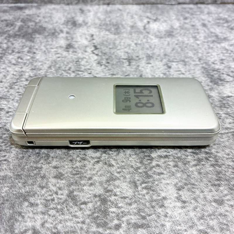 美品 KYOCERA KYF43 かんたんケータイ シルバー - メルカリ