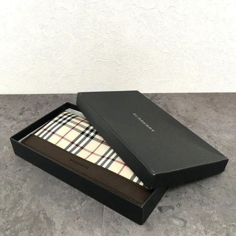 送料込み！ 極美品 BURBERRY 長財布 ノバチェック がま口 二つ折り財布
