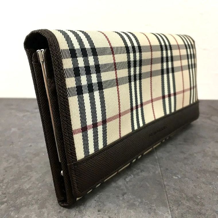 送料込み！ 極美品 BURBERRY 長財布 ノバチェック がま口 二つ折り財布