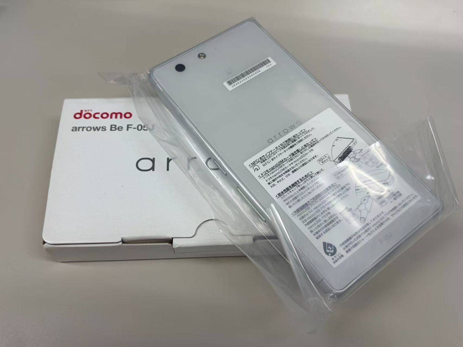 未使用品 SIMフリー arrows Be F-05J White