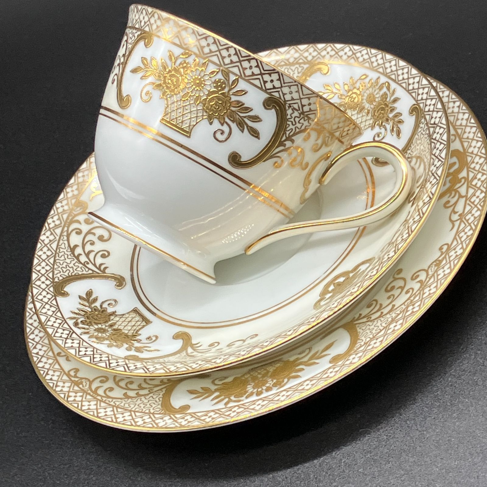 オールドノリタケ ・ 金盛上 花籠装飾図紋 キャビネット トリオ オールドノリタケ ・ 金盛上 花籠装飾図紋 キャビネット トリオ