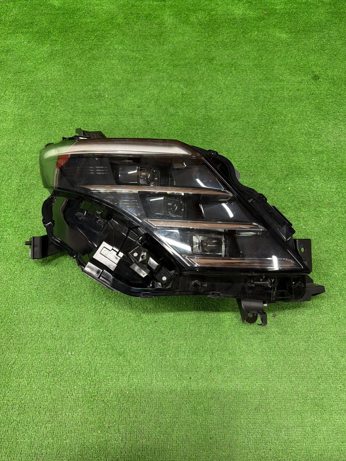 日産 セレナ C28 純正 右側 ヘッドライト KOITO 100-2379Y (314 