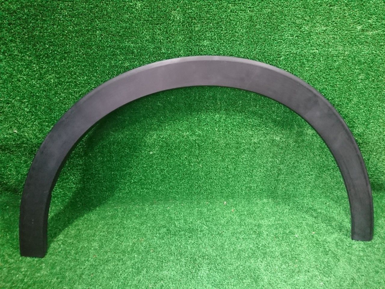 A200A ライズ 左フロントフェンダーモール 無塗装黒 (81471) A200A ライズ 左フロントフェンダーモール 無塗装黒 (81471) - メルカリ