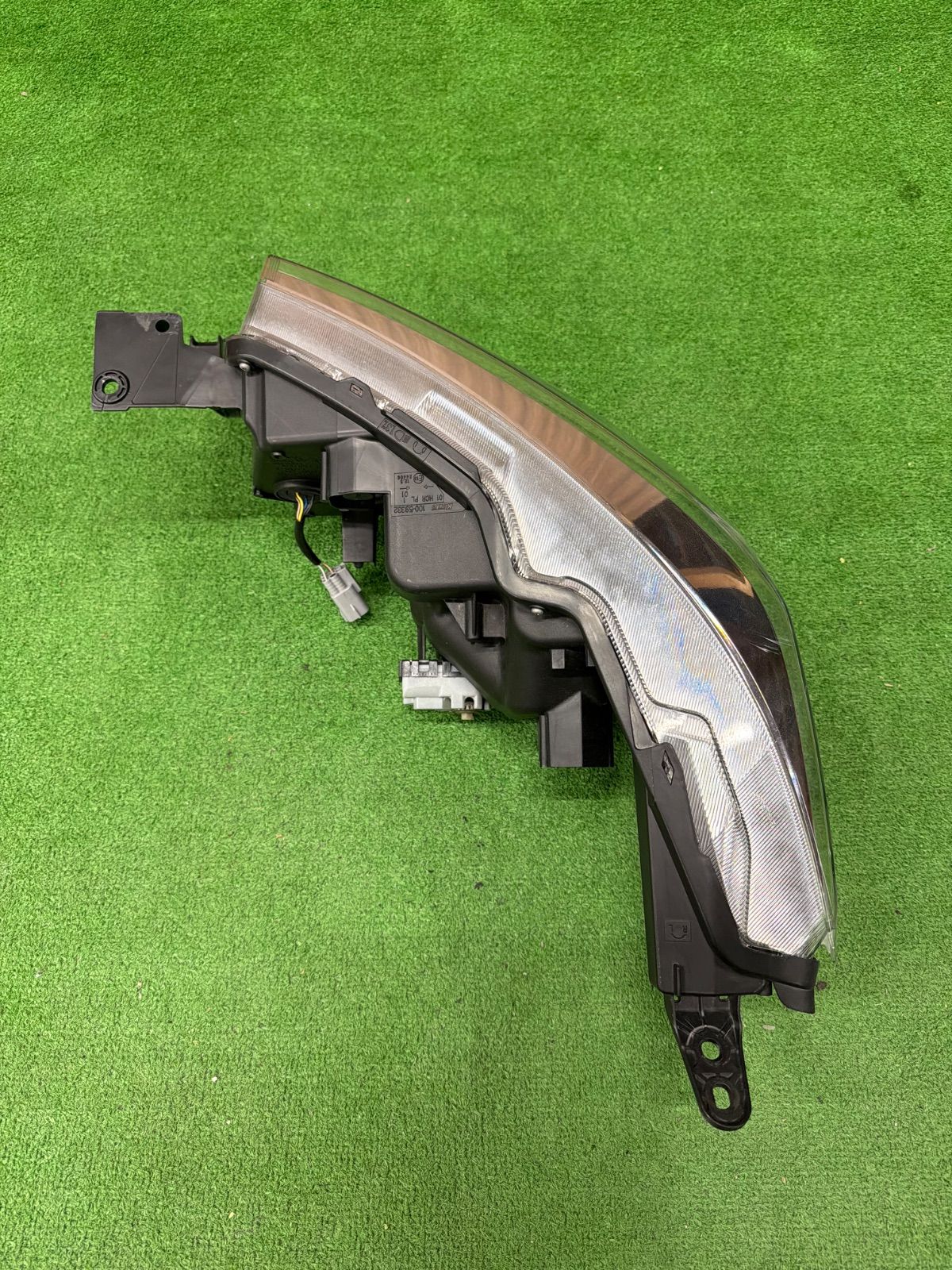スズキ ソリオ バンディット MA36S 純正 右側 ヘッドライト KOITO 100