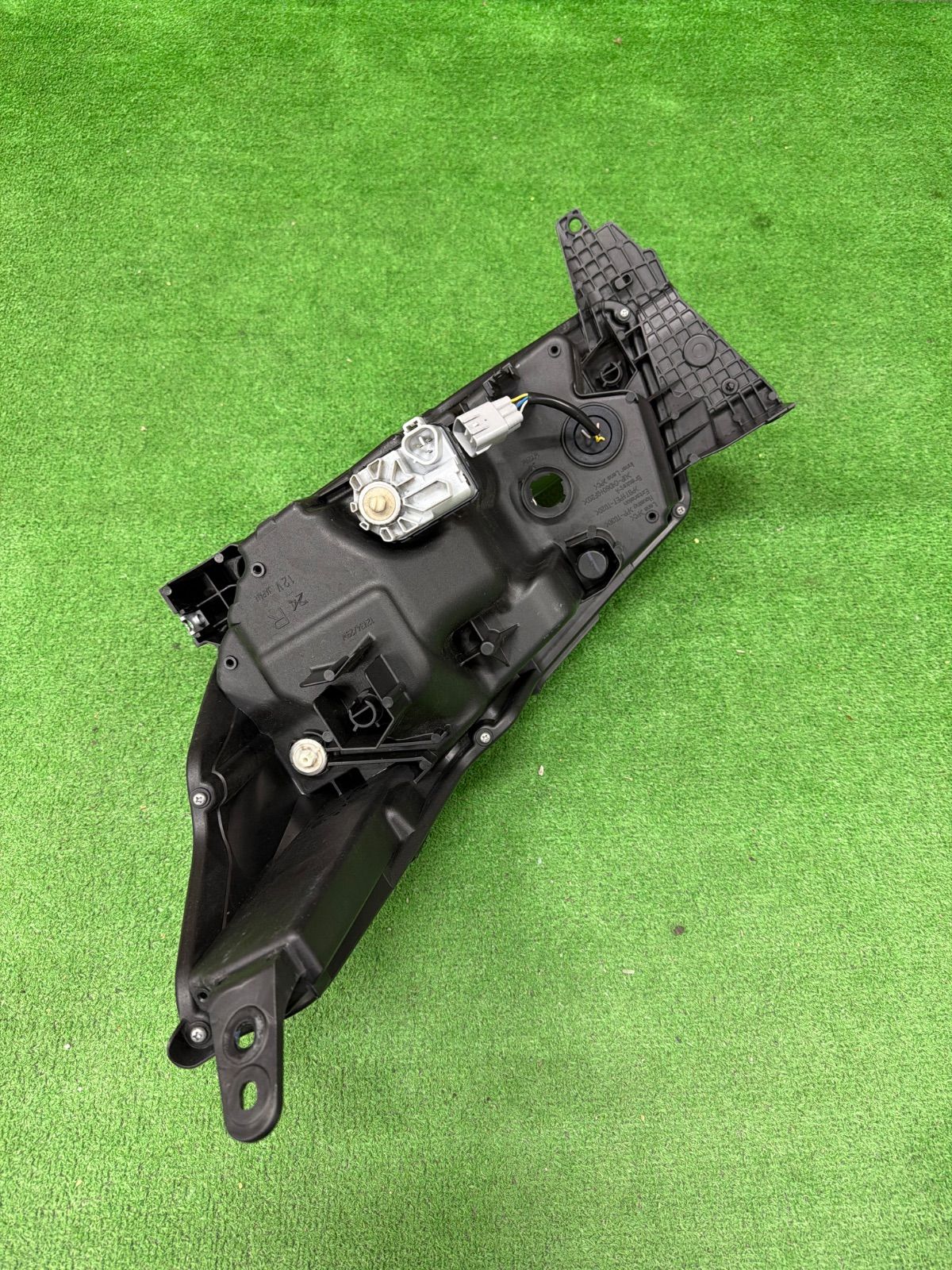 スズキ ソリオ バンディット MA36S 純正 右側 ヘッドライト KOITO 100