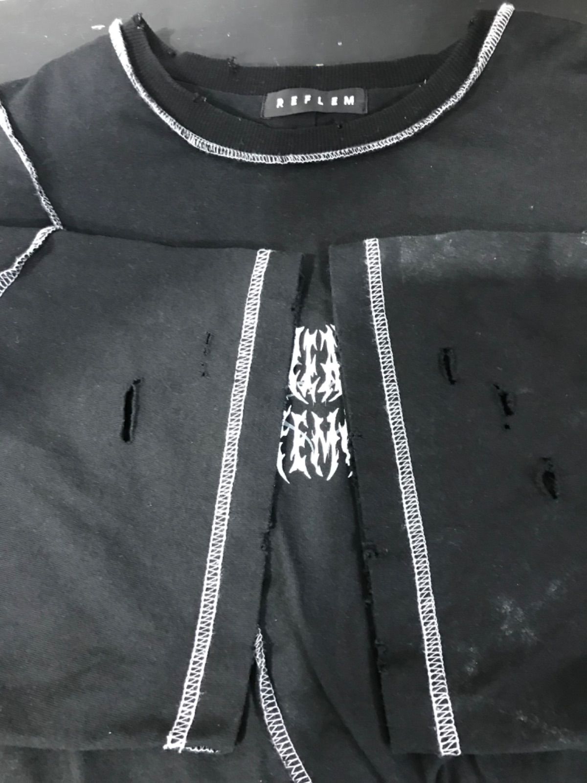REFLEM ダメージ加工オーバーステッチ デザイン Tシャツ - メルカリ