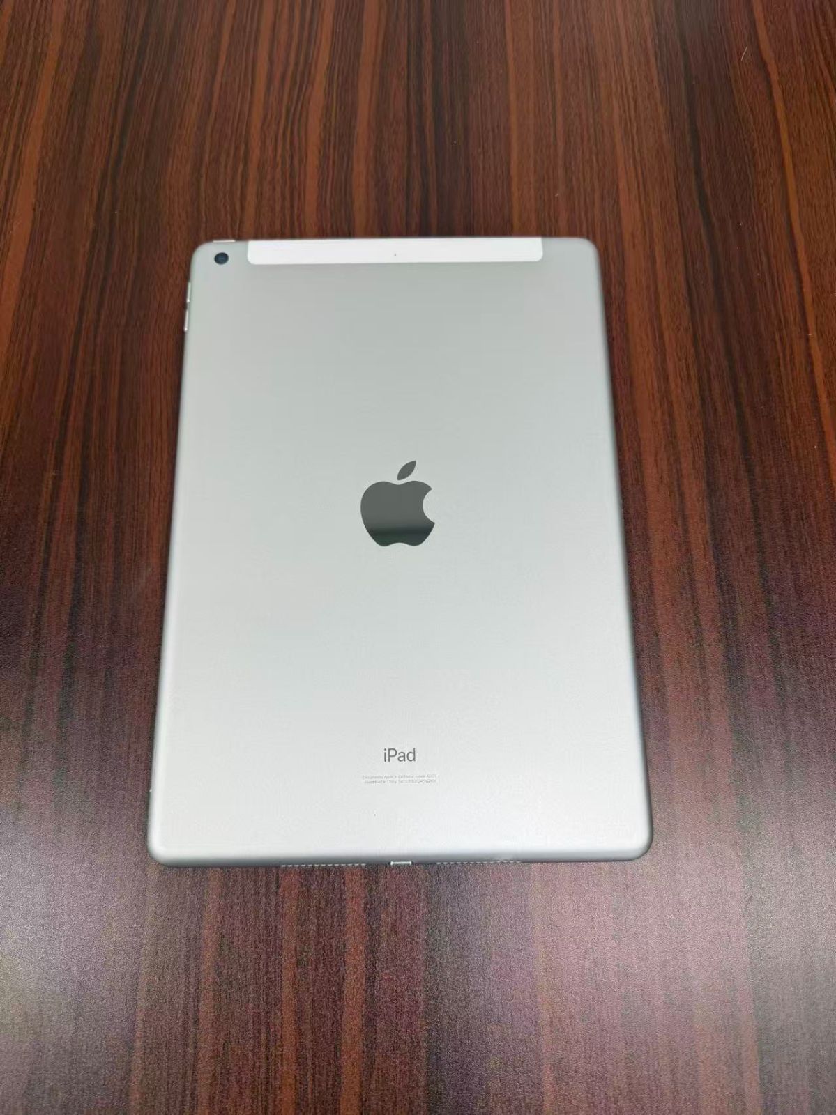 iPad 8 Wi-Fi+Cellular 32GB シルバー 美品 - メルカリ