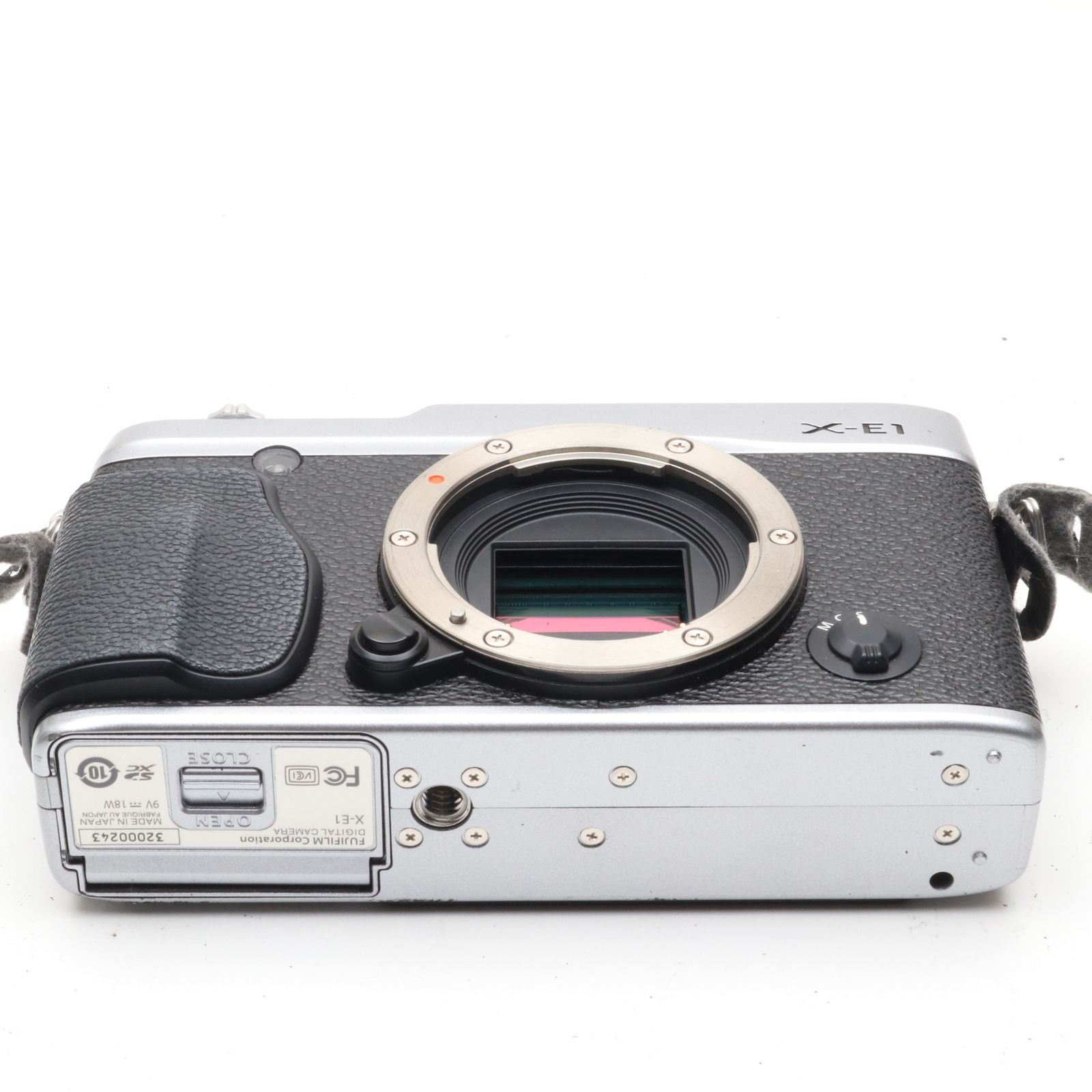 FUJIFILM X-E1 ボディ シルバー ミラーレス一眼レフカメラ 〔FUJIFILM 