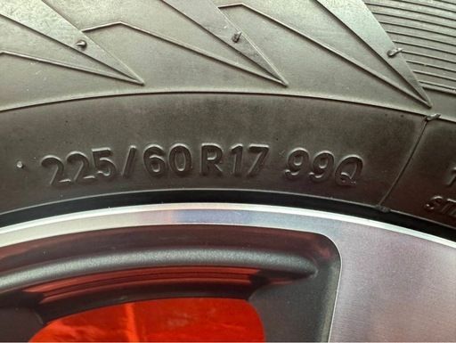 スバル純正 17インチ 225/60R17 TOYOスタッドレス付 2019年製 5〜6分山 4本セット スバル純正 17インチ 225/60R17 TOYOスタッドレス付 2019年製 5〜6分山