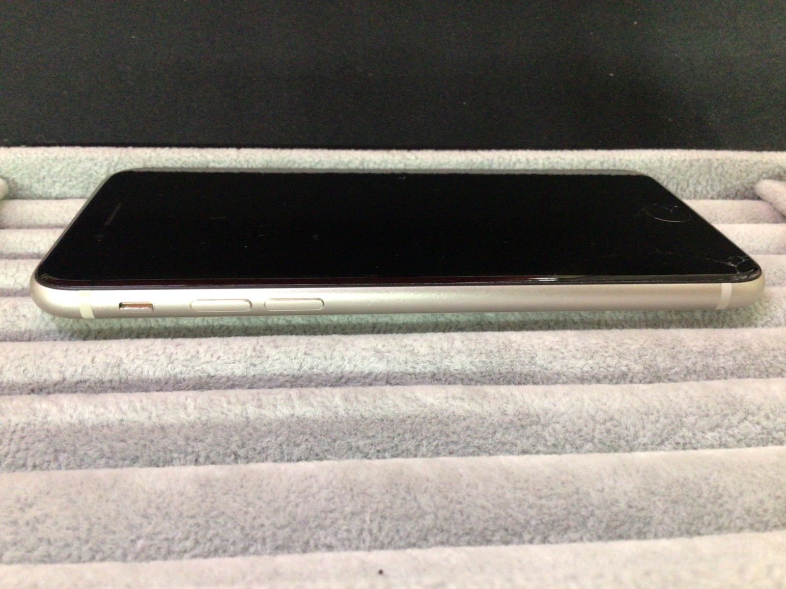 iPhone SE 128GB 第3世代 ジャンク品 (画面割れ) - メルカリ