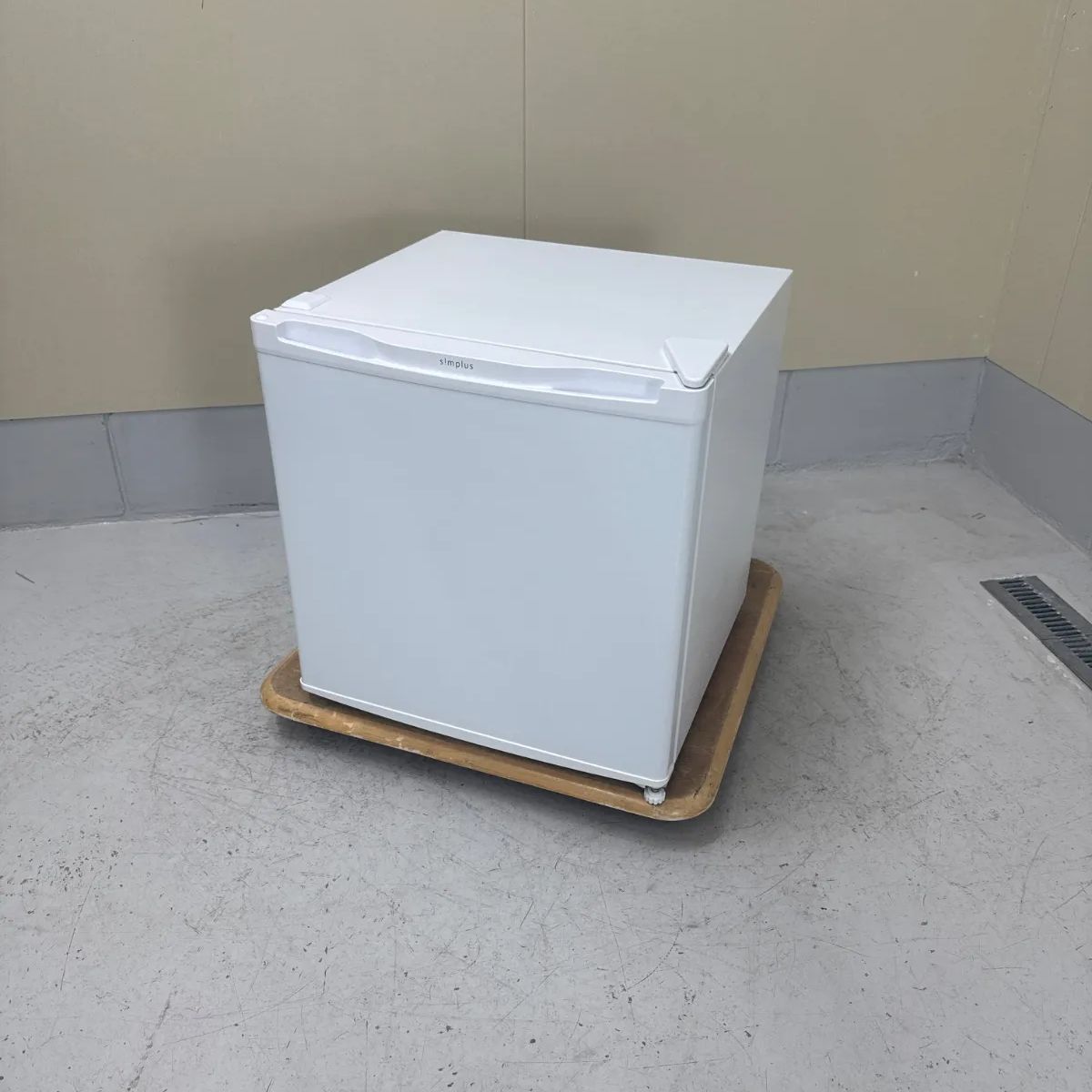 1ドア冷凍庫 　31L 　SP-31LRF1　 simplusシンプラス　2023年製　幅474x高さ496x奥行447 mm　堺市 石津 ジャングルジャングル石津　 simplus SP-31LRF1 価格比較 - 価格.com 1ドア冷凍庫 31L SP-31LRF1