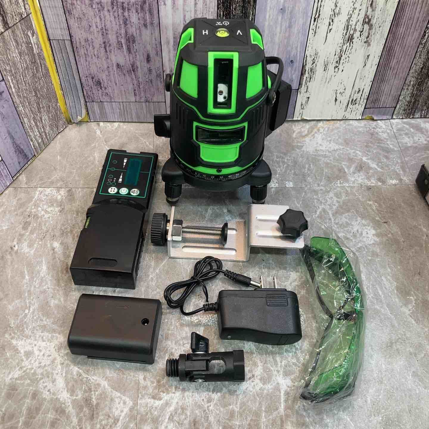 中古品】型式・メーカー不明 グリーンレーザー レーザー墨出し器【八潮 