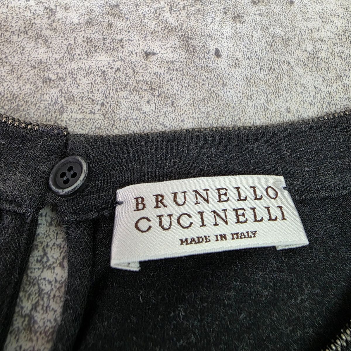 Brunello Cucinelli ブルネロクチネリ モニーレ 装飾 ゴールド刺繍 袖折り返し デザイン カットソー 半袖Ｔシャツ L コットン ポリウレタン グレー  レディース【中古】 Brunello Cucinelli ブルネロクチネリ モニーレ 装飾 ゴールド刺繍 袖
