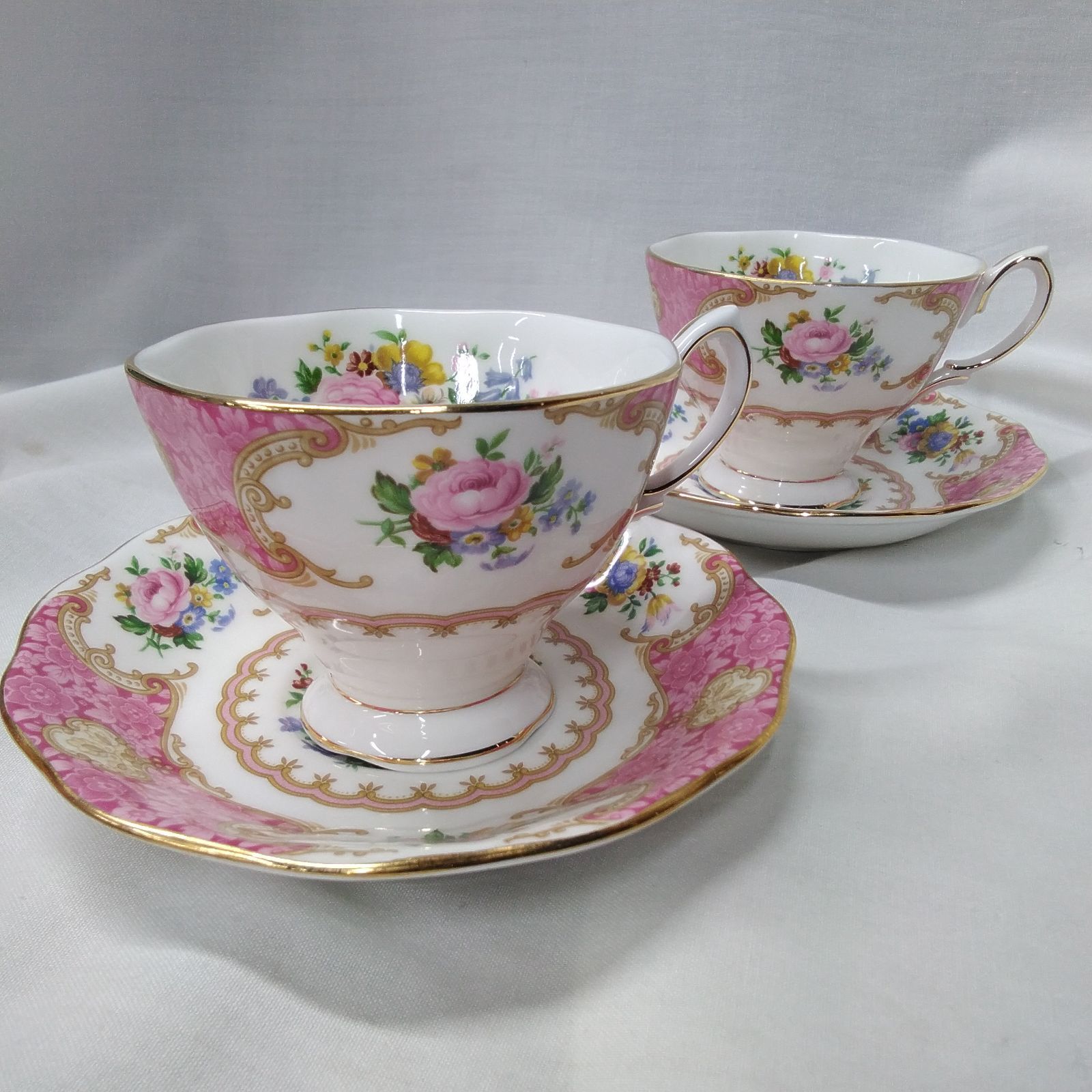 ロイヤルアルバート ROYAL ALBERT レディカーライル カップ＆ソーサー 