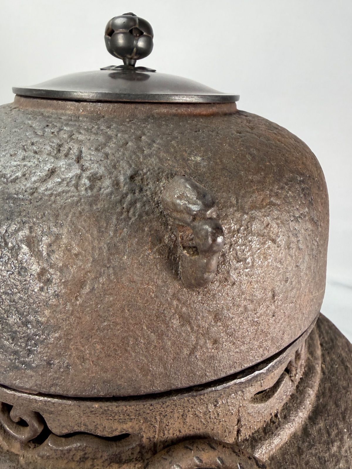 茶道具】龍敏堂造 荒肌鬼面鉄風炉 風炉釜 茶釜 釜422 - メルカリ