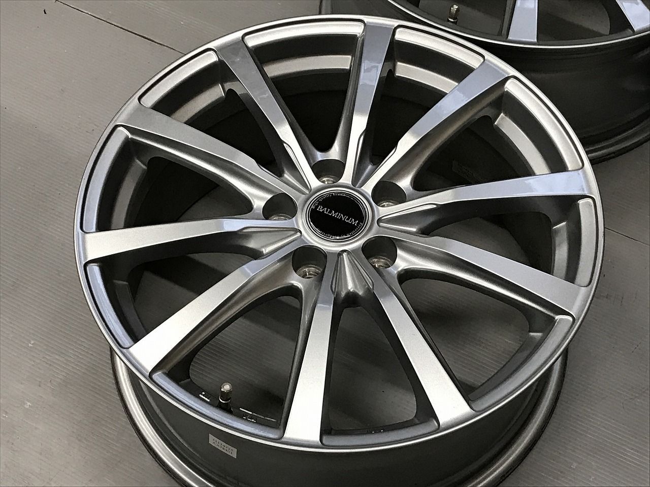 ◎傷極少超美品 18inc 7.5J +42 114.3/5H 即納 個人宅OK 4本 検 